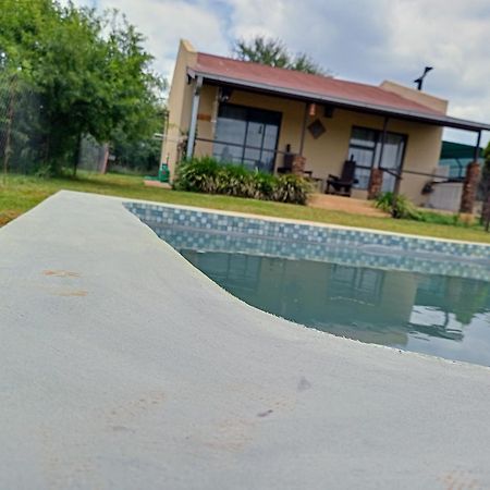 Votadini Country Cottages มากาลีสเบิร์ก ภายนอก รูปภาพ