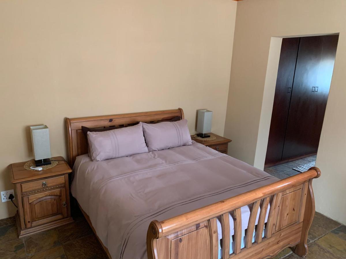 Votadini Country Cottages มากาลีสเบิร์ก ภายนอก รูปภาพ