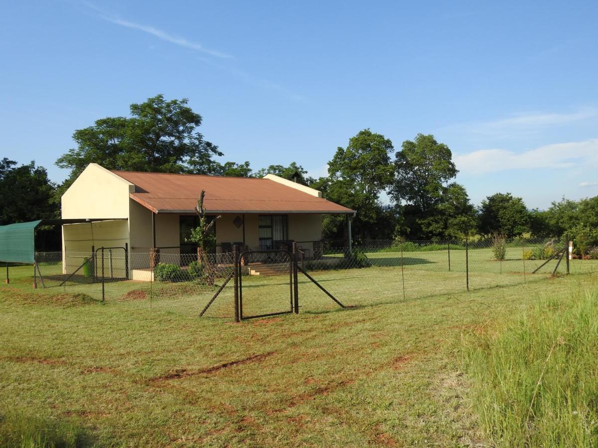 Votadini Country Cottages มากาลีสเบิร์ก ภายนอก รูปภาพ